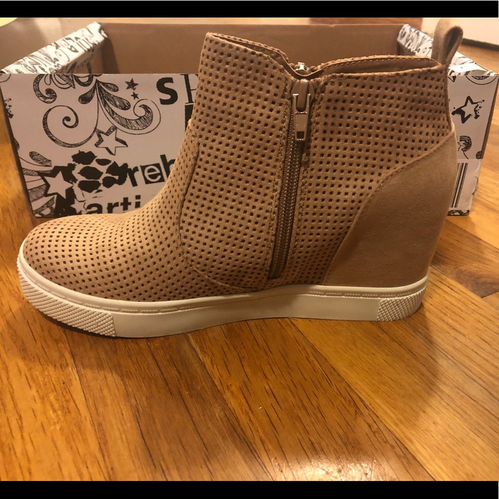 NEVER WORN - wedge “sneaker” shoes